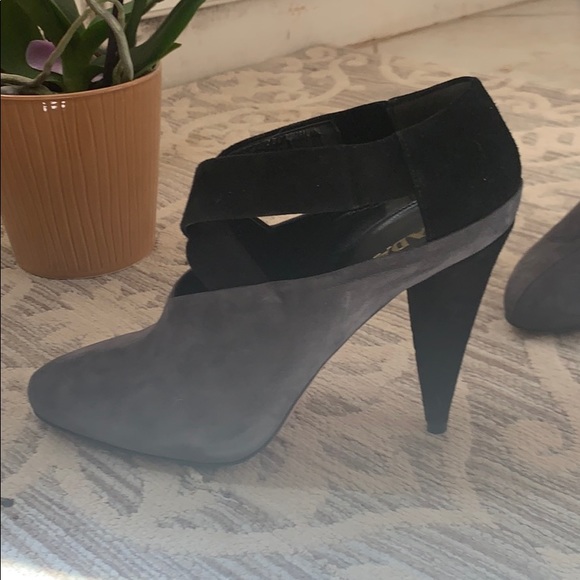 Prada boots - Picture 4 of 7